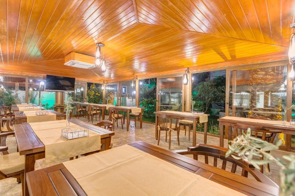 Restaurace v ubytování Cunda Özerbey Konağı