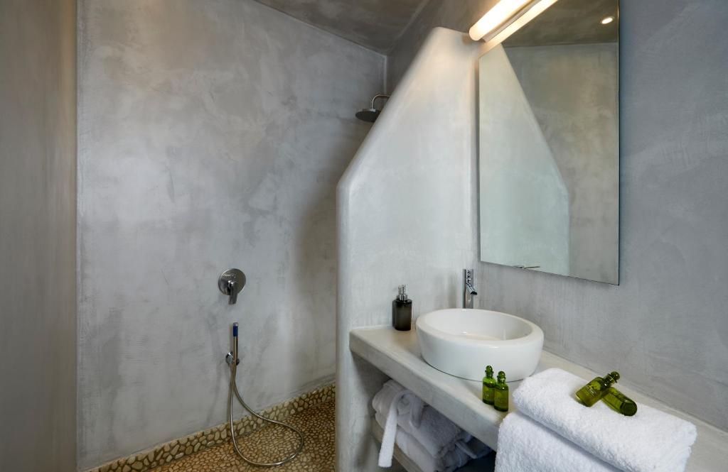 Koupelna v ubytování Aperanto Suites
