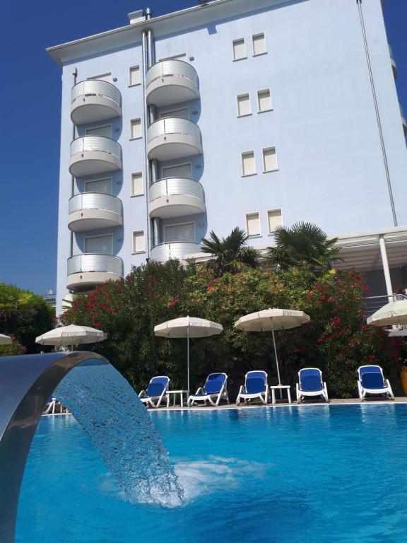 Bazén v ubytování Hotel Helios nebo v jeho okolí