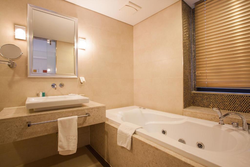 Koupelna v ubytování Hotel Pharos