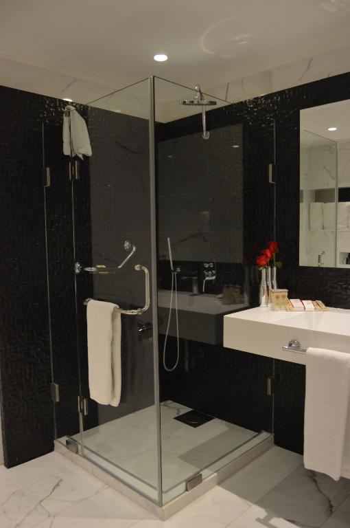 Koupelna v ubytování Markazia Suites