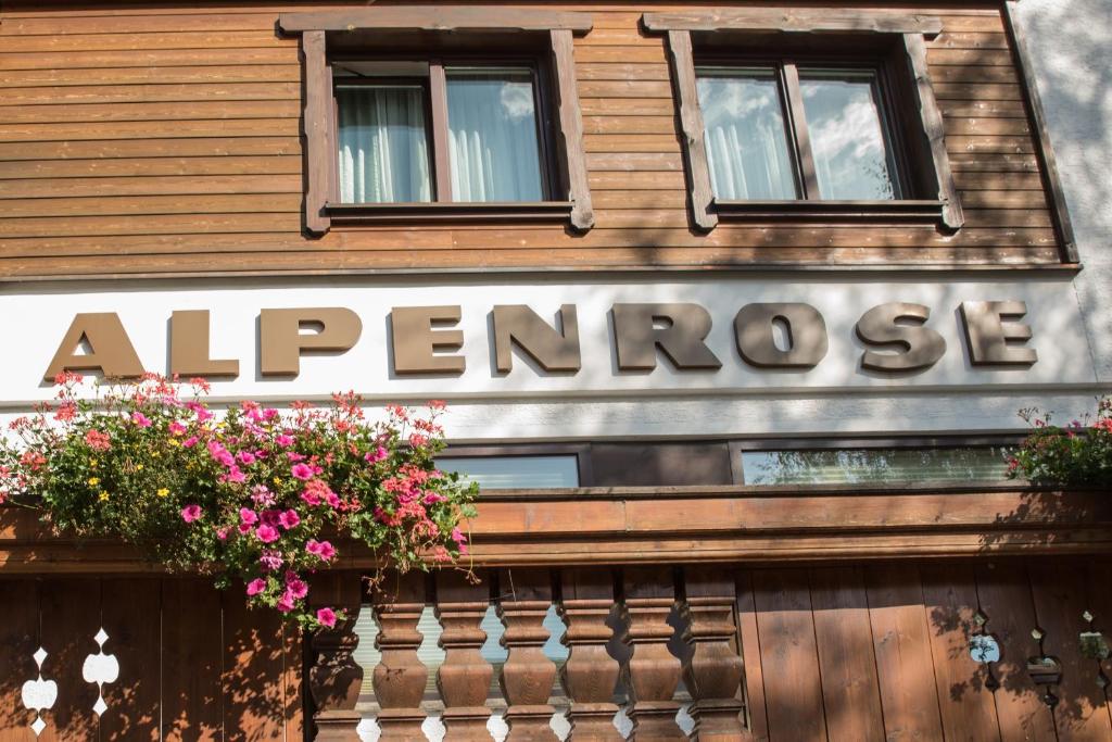 Majutusasutuses Hotel Alpenrose olev sertifikaat, autasu, silt või muu dokument