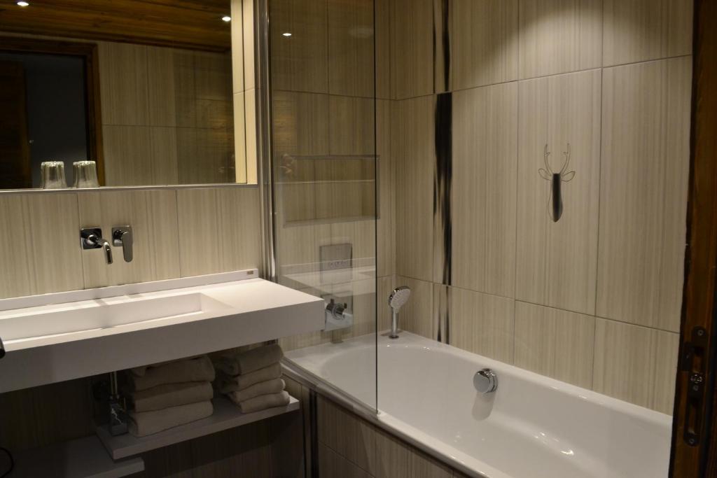 Koupelna v ubytování Hôtel Alpina & SPA - Restaurant Oxalis