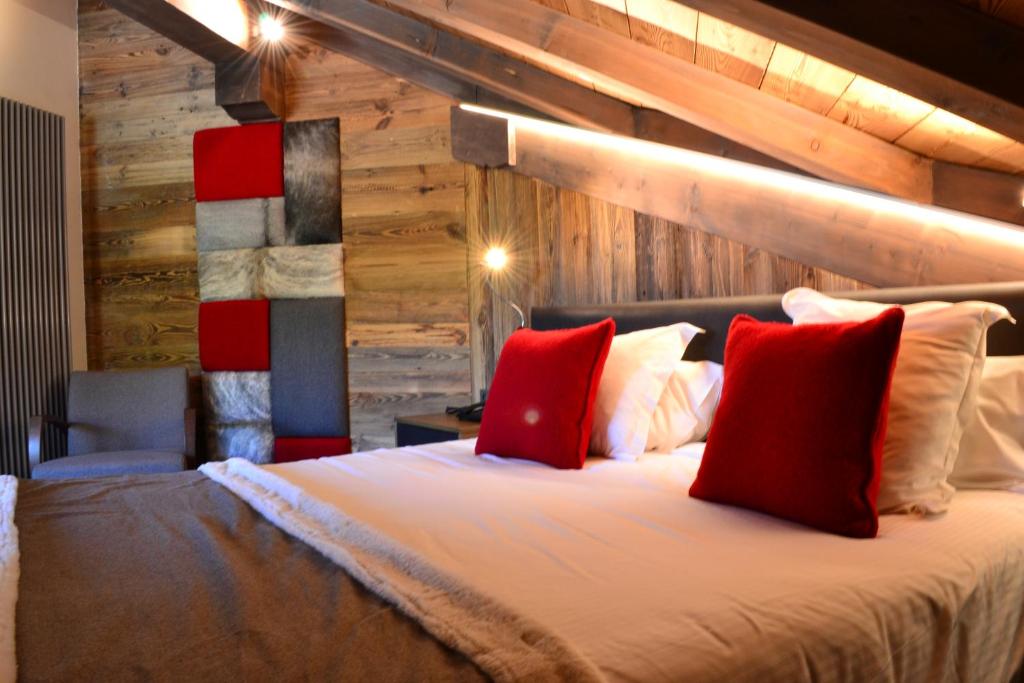 Postel nebo postele na pokoji v ubytování Hôtel Alpina & SPA - Restaurant Oxalis