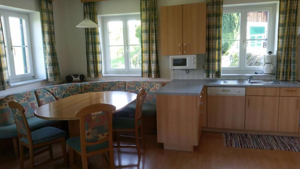 Kuchyňa alebo kuchynka v ubytovaní Steirer Haus