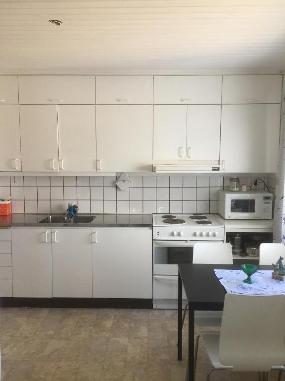 Kuchyň nebo kuchyňský kout v ubytování Kungshamns Vandrarhem