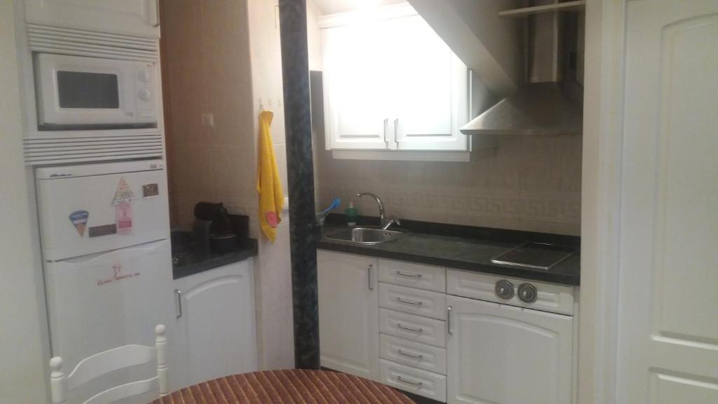 Kuchyňa alebo kuchynka v ubytovaní Apartamento Córdoba Mezquita