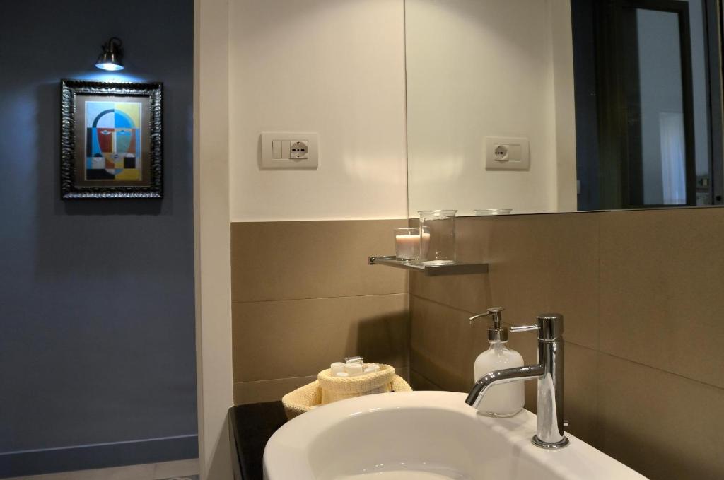 A bathroom at Don Giovanni Charme Apartment