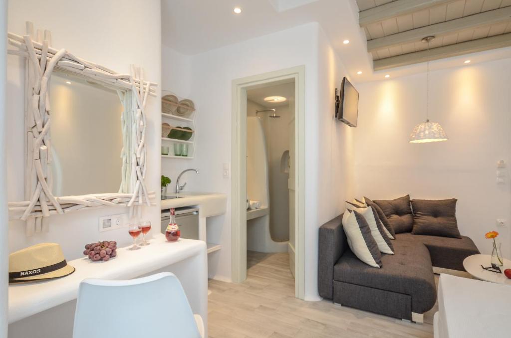 Posedenie v ubytovaní Naxian Spirit Suites & Apartments