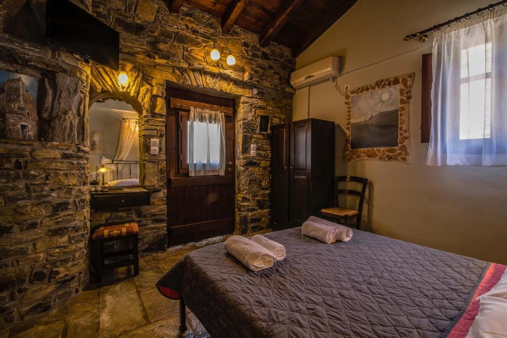 Postel nebo postele na pokoji v ubytování Psamathous Guesthouse