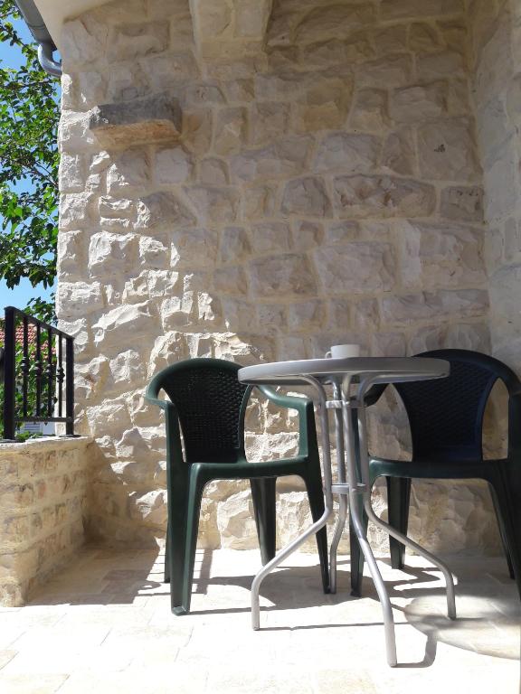 Patio alebo iná vonkajšia časť ubytovania Holiday home Jakov