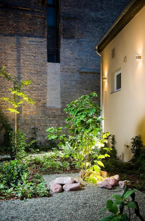 A garden outside Bo18 Hotel Superior