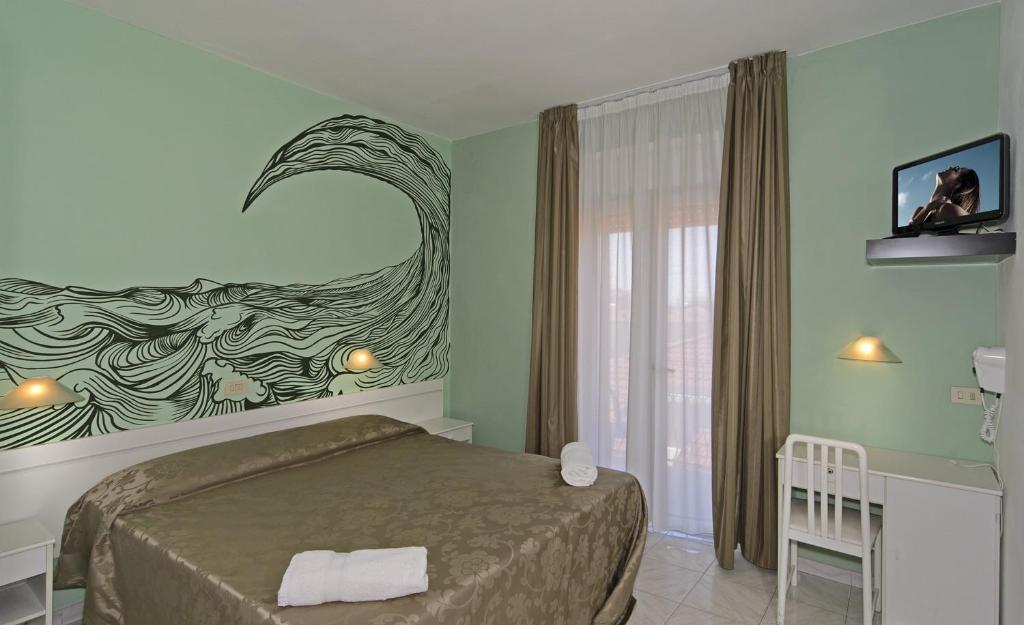 Hotel Regina - Doppelzimmer Mit Balkon Und Seitlichem Meerblick