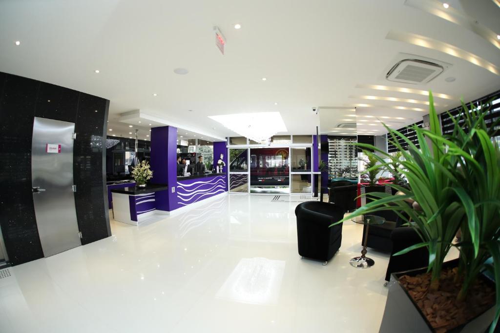  Holiday & Business Hotel