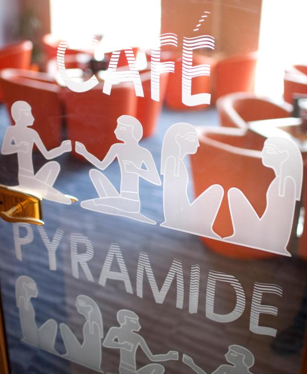 Certifikát, hodnocení, plakát nebo jiný dokument vystavený v ubytování Kurhotel Pyramide Bad Windsheim