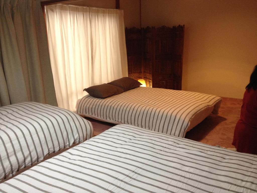 A bed or beds in a room at Share House on the Hill