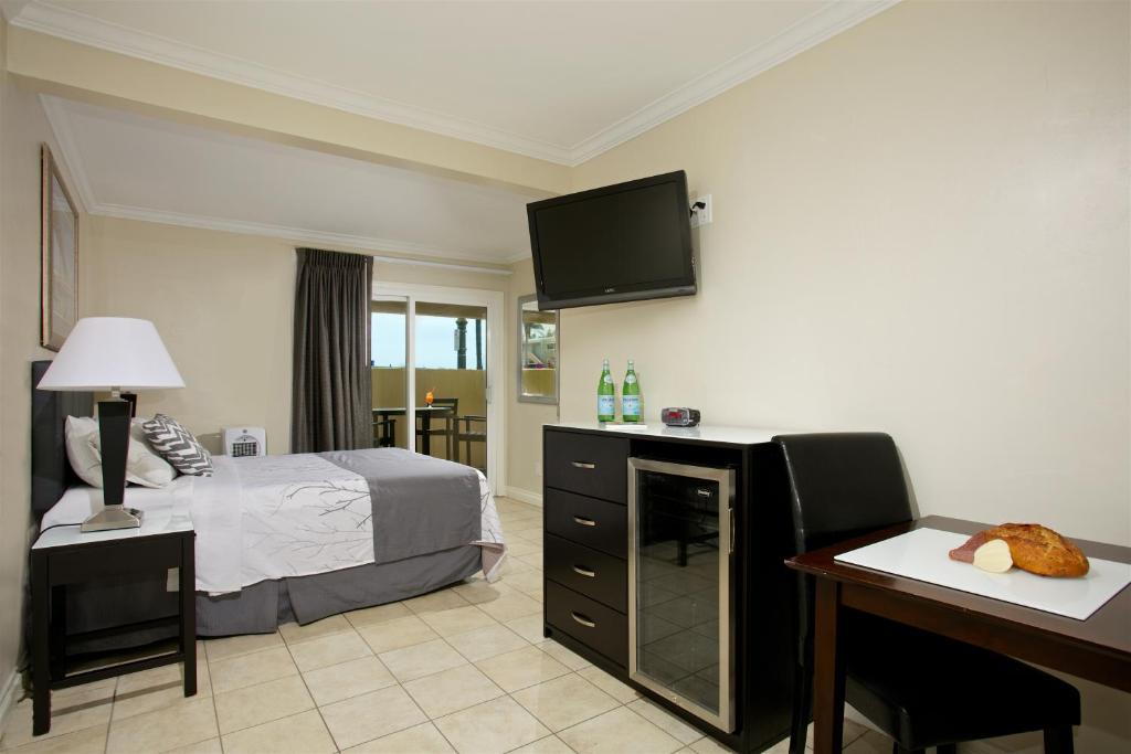 Ocean Beach Hotel photo