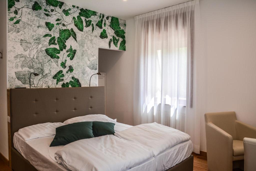 Postel nebo postele na pokoji v ubytování Villa Torbole