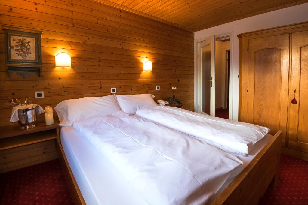 Postel nebo postele na pokoji v ubytování Hotel Cir