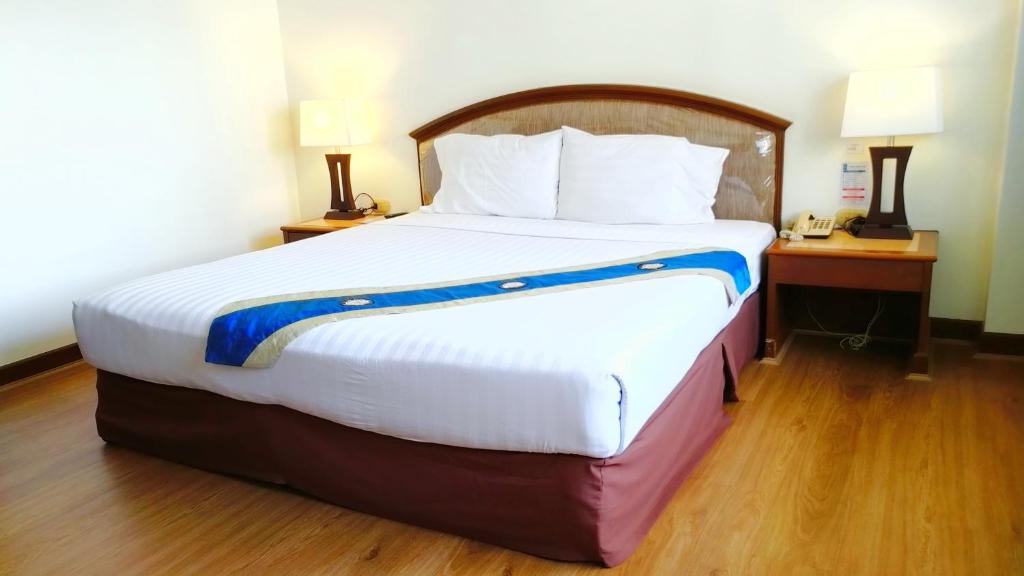 Postel nebo postele na pokoji v ubytování Grand Park Hotel