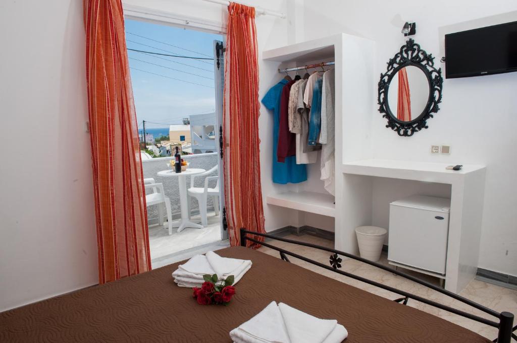 TV a/nebo společenská místnost v ubytování Join Us Low Cost Rooms