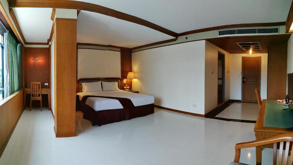 Postel nebo postele na pokoji v ubytování Grand Park Hotel