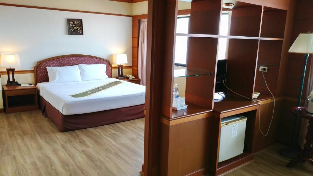 Postel nebo postele na pokoji v ubytování Grand Park Hotel