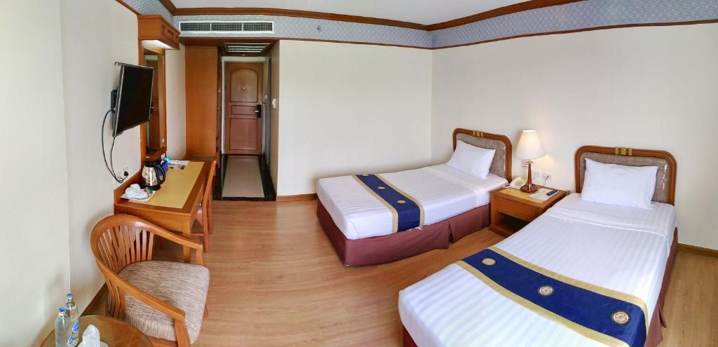 Postel nebo postele na pokoji v ubytování Grand Park Hotel