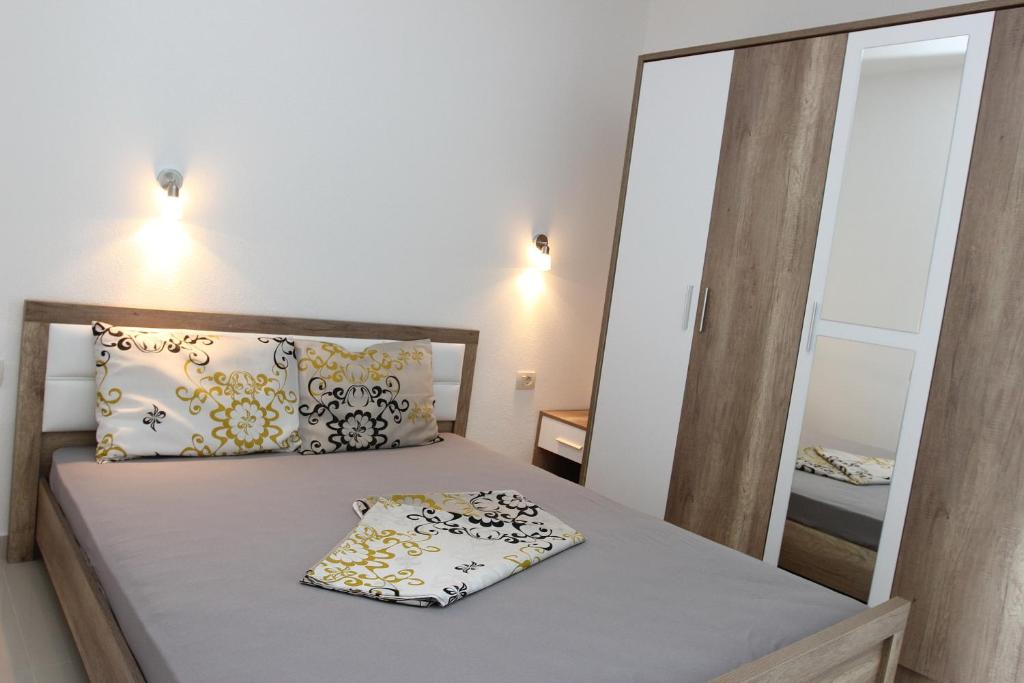 Postel nebo postele na pokoji v ubytování Guest House Ugljevarevic