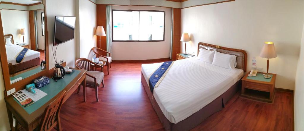 Postel nebo postele na pokoji v ubytování Grand Park Hotel