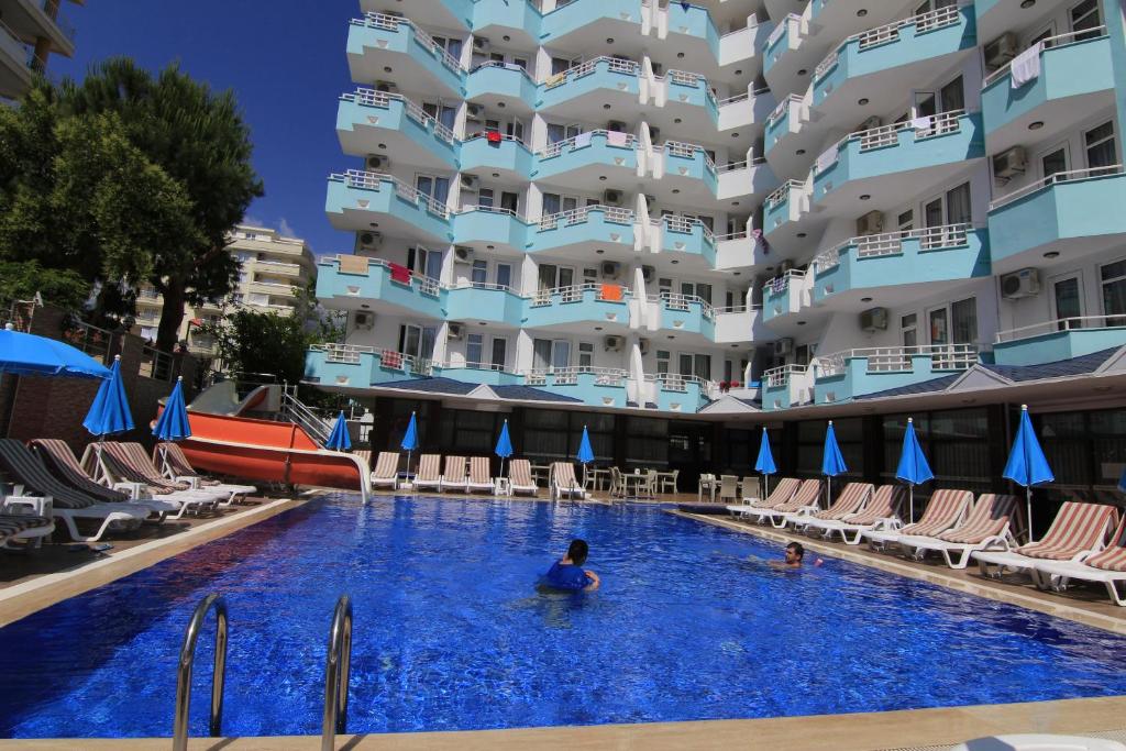 Bazén v ubytování Bariscan Hotel nebo v jeho okolí