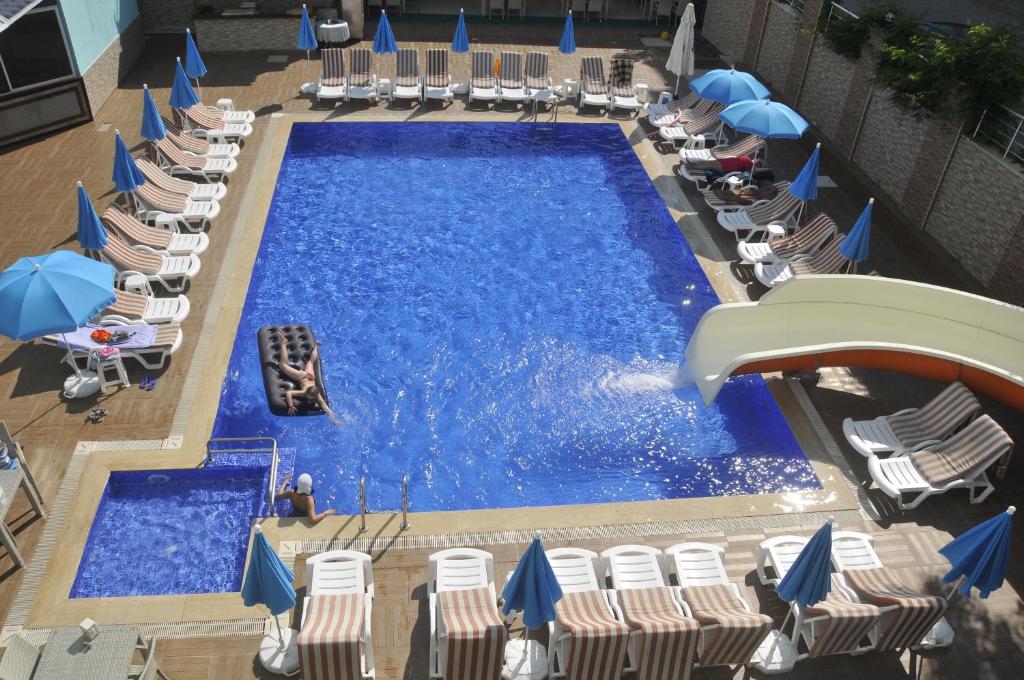 Bazén v ubytování Bariscan Hotel nebo v jeho okolí