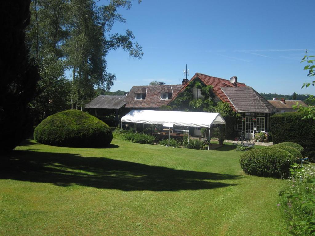 a house with a white tent in a yard at La Croix du Reh in Châteauneuf-la-Forêt