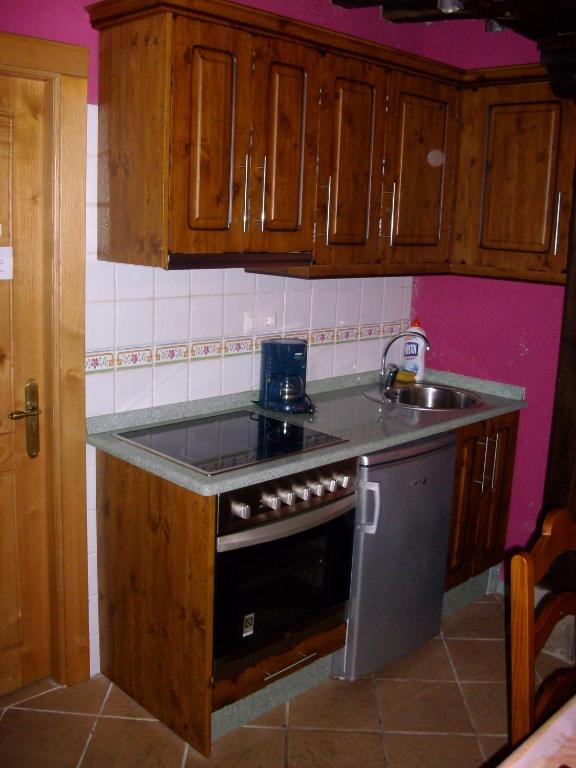 A kitchen or kitchenette at Casa Rural La Torre de Espinama