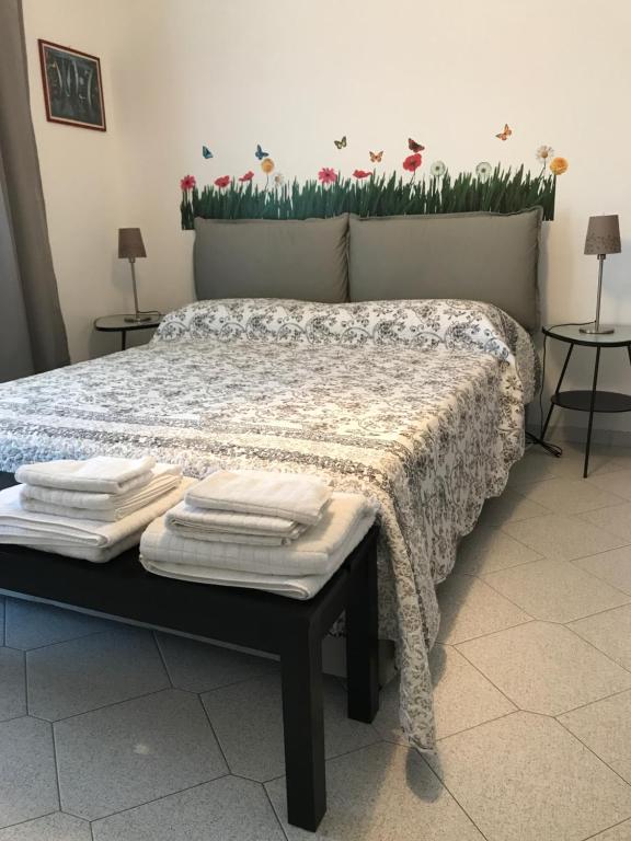 a bed with a table with towels on it at Anna e Franco Home in Rome