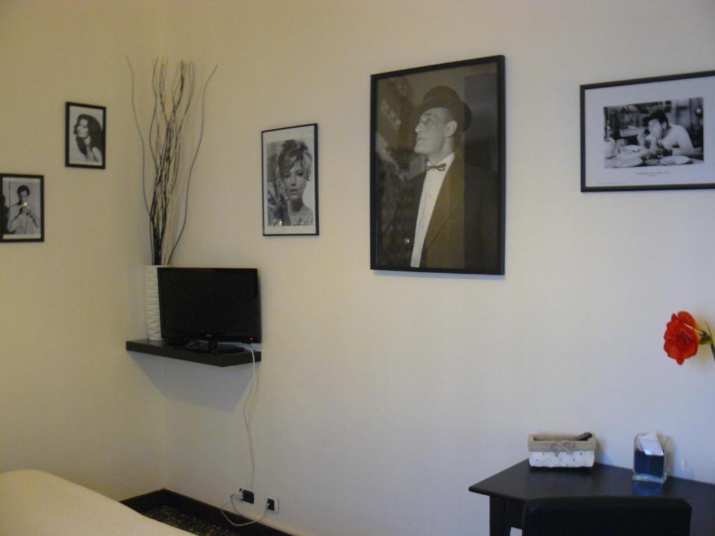TV a/nebo společenská místnost v ubytování Hotel Vittoriano