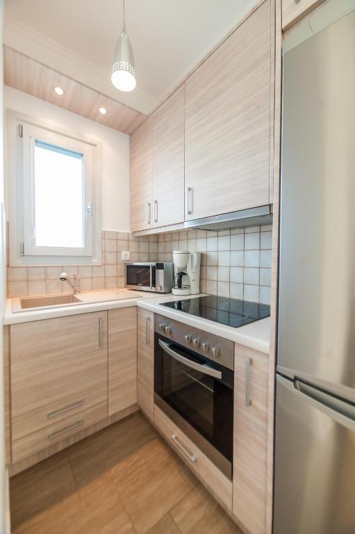 A kitchen or kitchenette at Panos Apartment Naousa