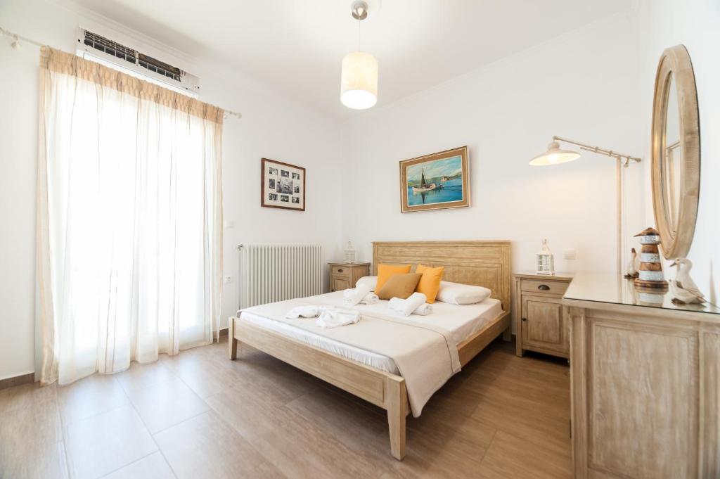 A bed or beds in a room at Panos Apartment Naousa
