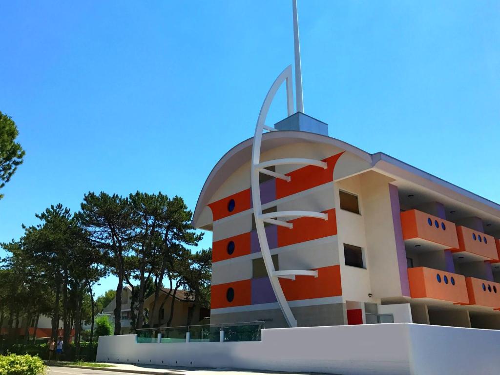 a building with a geometric design on the side of it at Residence Silver Sail in Bibione