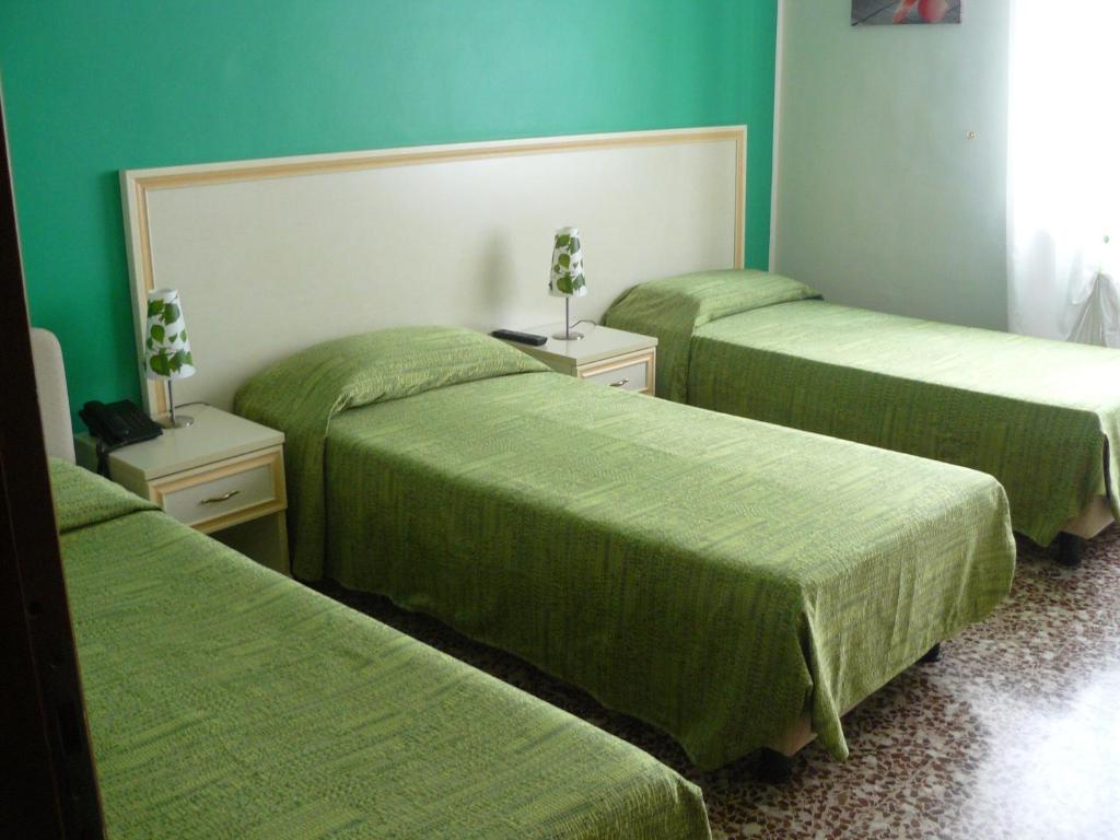 Postel nebo postele na pokoji v ubytování Hotel Vittoriano