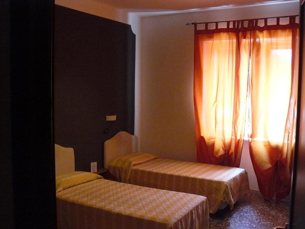 Postel nebo postele na pokoji v ubytování Hotel Vittoriano