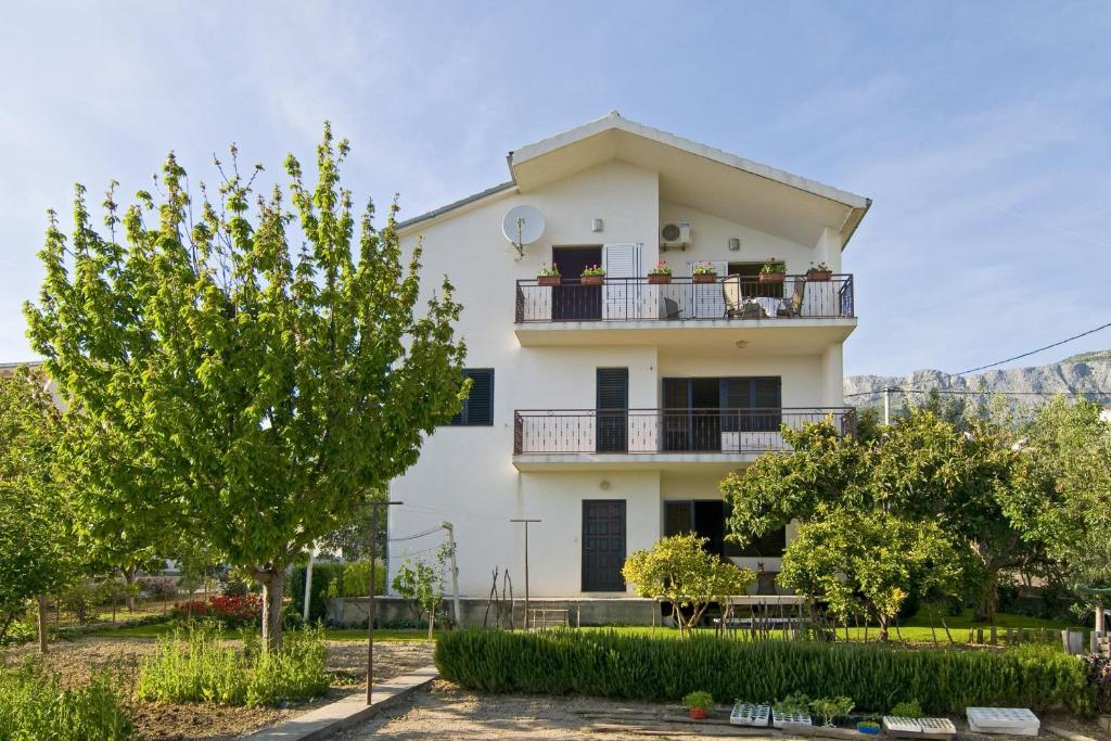 Budova, v ktorej sa apartmán nachádza