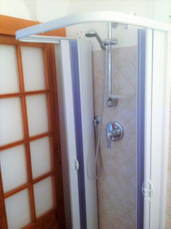 A bathroom at Antica Casa in Pietra