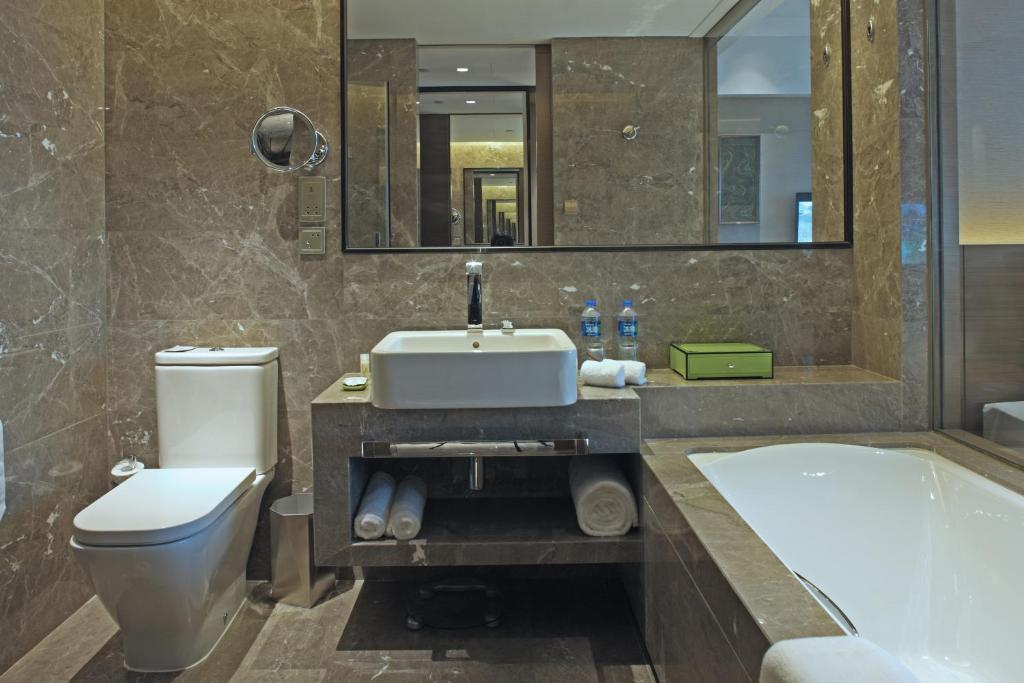 Koupelna v ubytování Wyndham JinJiang Hotel