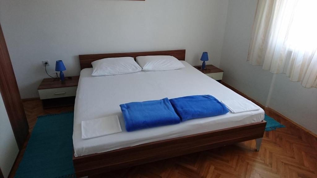 Postel nebo postele na pokoji v ubytování Apartments Anastazija