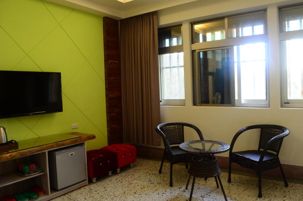 TV a/nebo společenská místnost v ubytování Jia Yuan Homestay