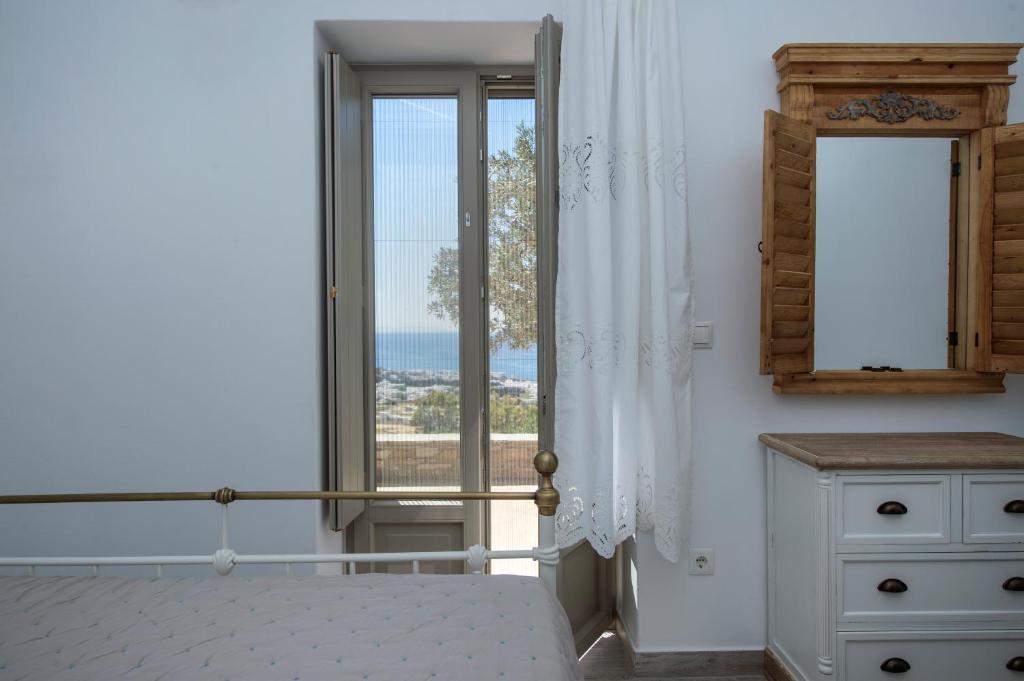 Posteľ alebo postele v izbe v ubytovaní Olive Tree House in Parikia
