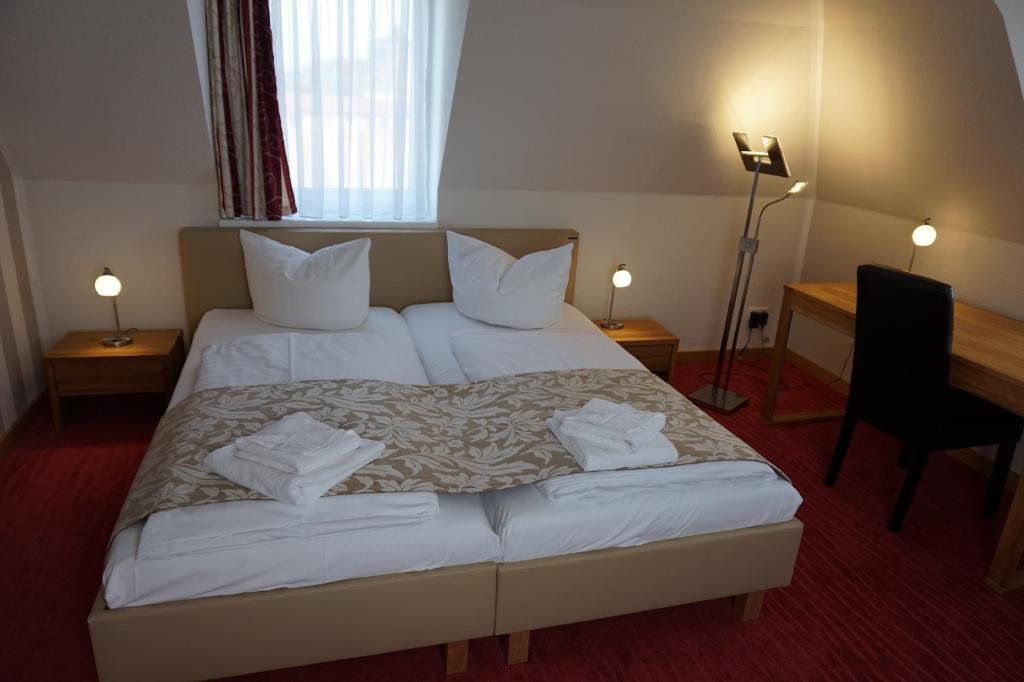 Postel nebo postele na pokoji v ubytování Bootshaus Neustrelitz
