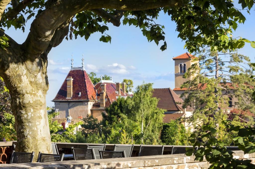 Zahrada ubytování Contact Hôtels Le Savigny & Spa