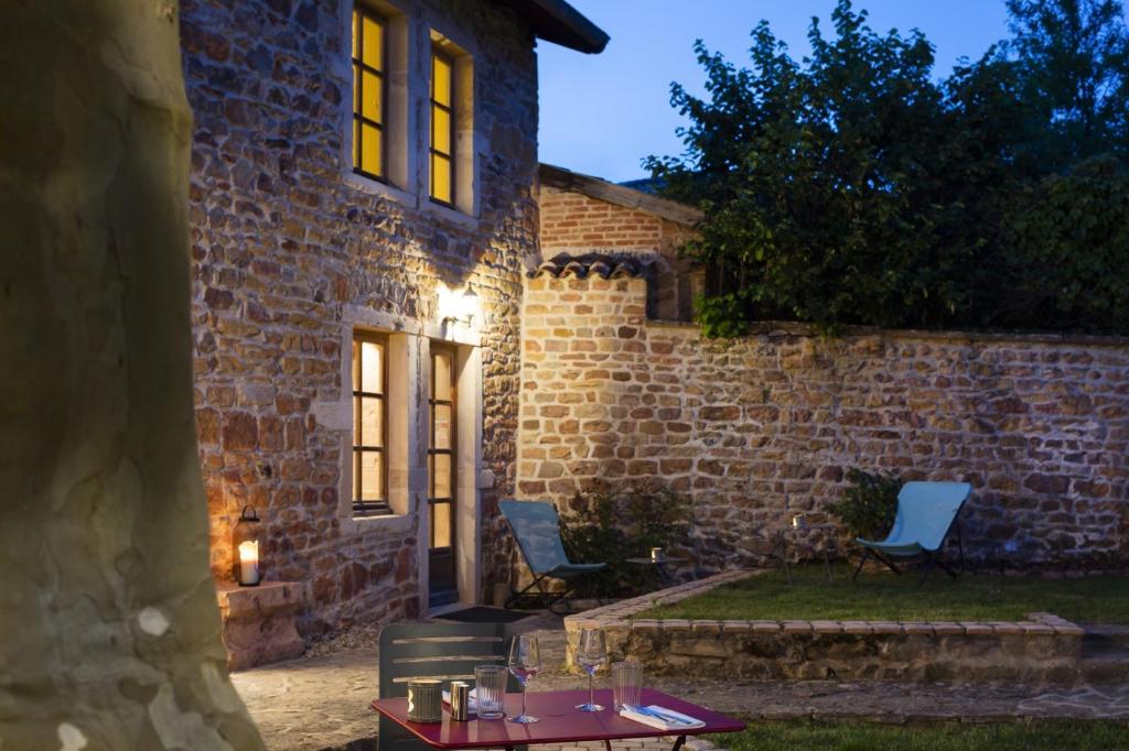 Fotografie z fotogalerie ubytování Contact Hôtels Le Savigny & Spa v destinaci Blacé